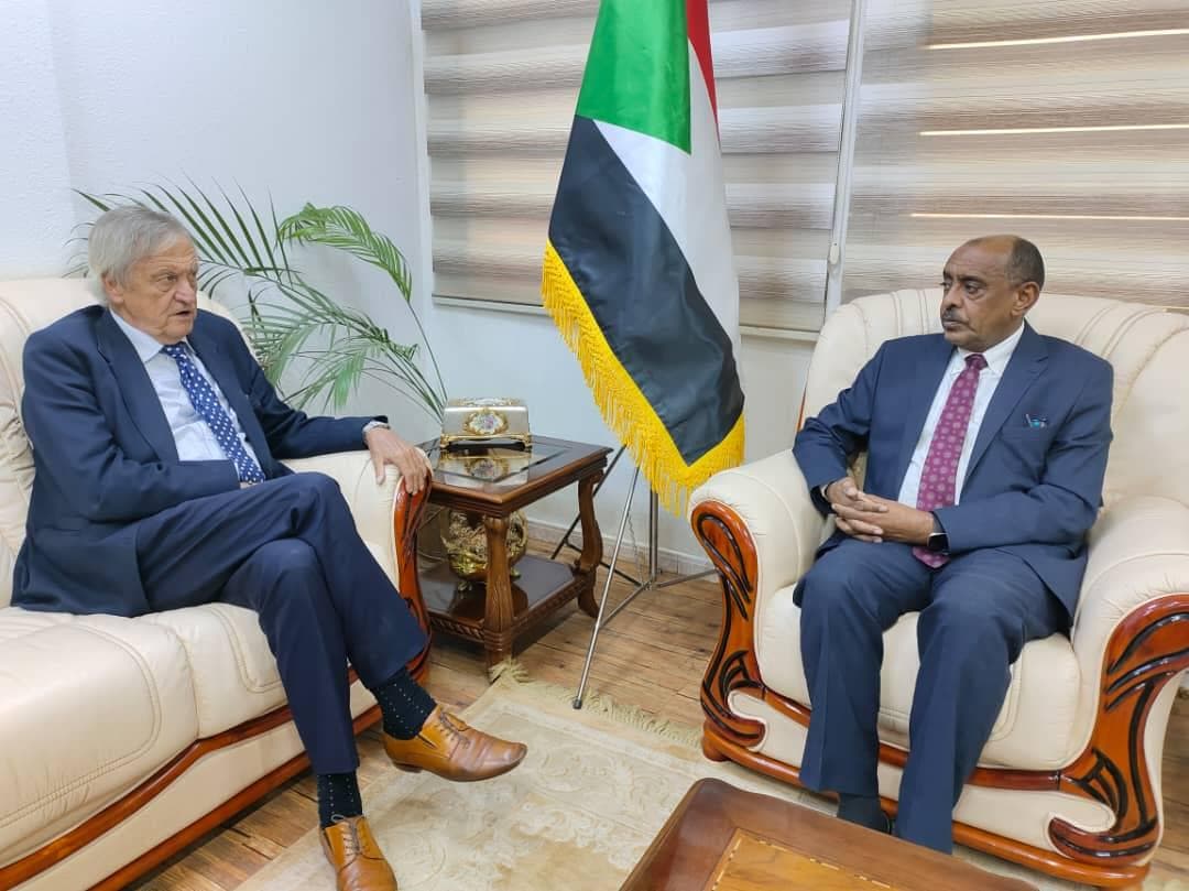نيكولاس هايسوم قبعات الأمم المتحدة ترفع لحكومة السودان ￼