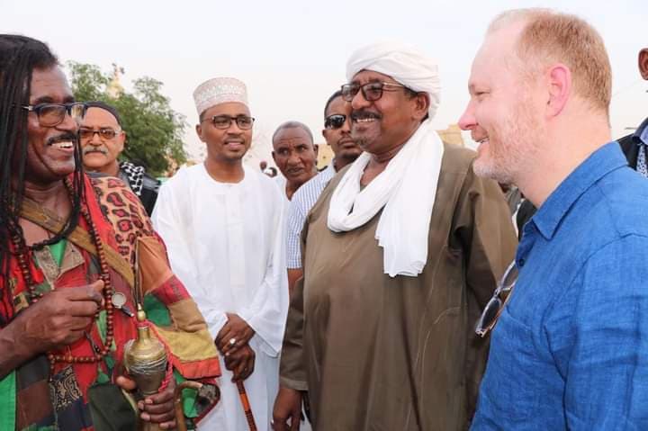 السفير الأمريكي : والبحث عن الهوية السودانية داخل المقابر