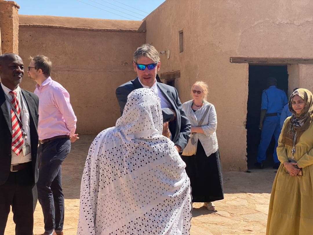 السفير البريطاني جايلز يزور الخليفة عبدالله تورشين بأمدرمان