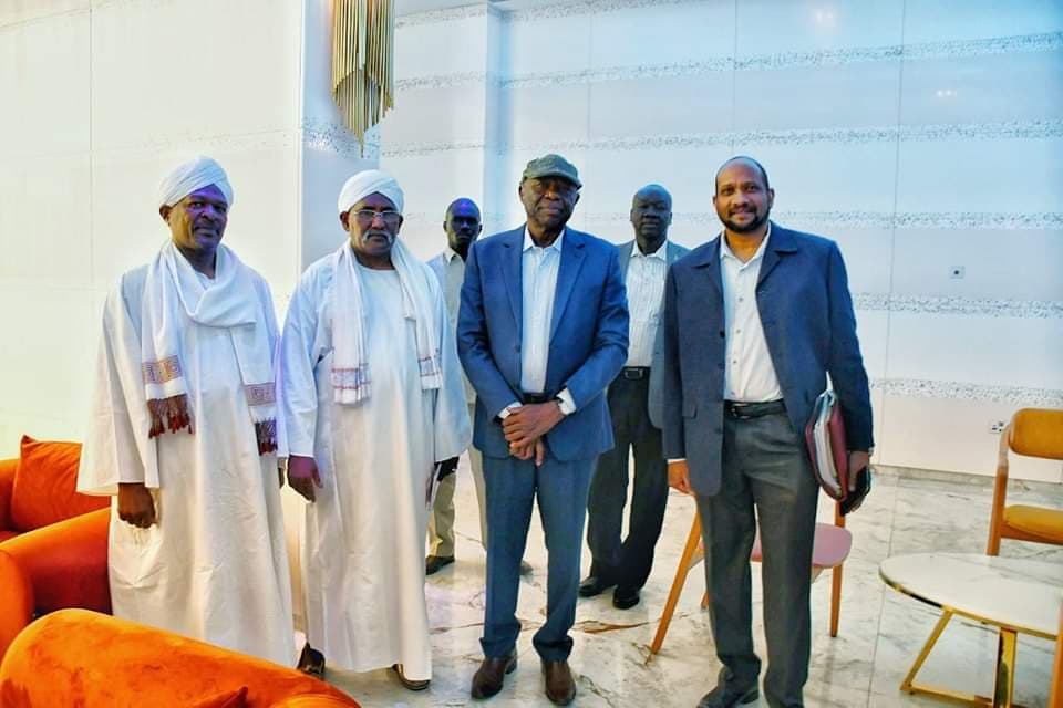حزب الأمة يلعب على حبلين ويوقع مع الحلو مذكرة تفاهم