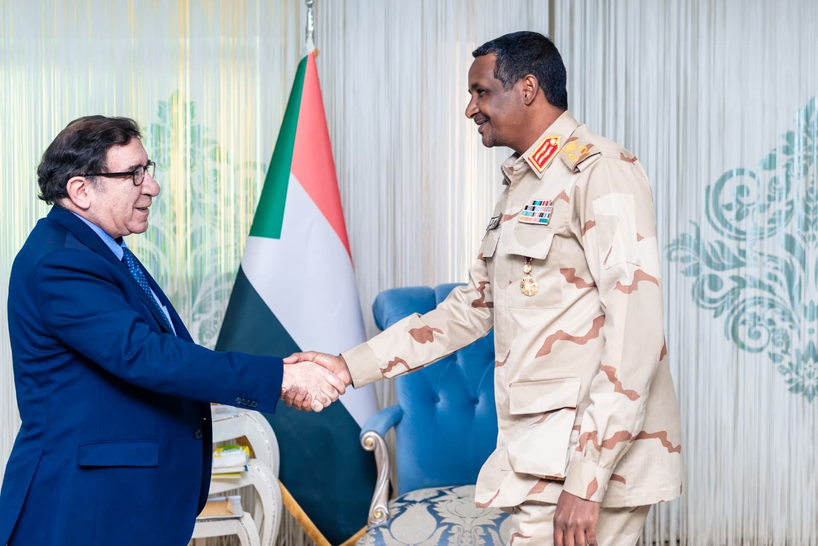 حميدتي يلتزم للخبير المستقل بتعاون السودان مع  آليات الأمم المتحدة