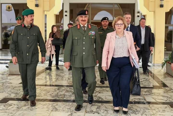 حفتر: يجري اتصالات للوساطة بين البرهان وحميدتي