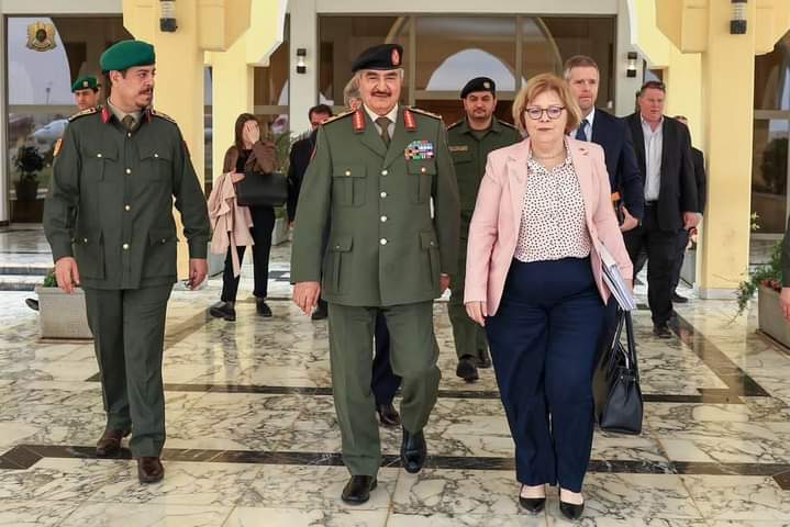 حفتر: يجري اتصالات للوساطة بين البرهان وحميدتي